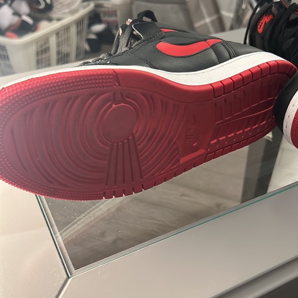 AIR JORDAN 1’S CMFT WOMANS SIZE 10 - Picture 9 of 13